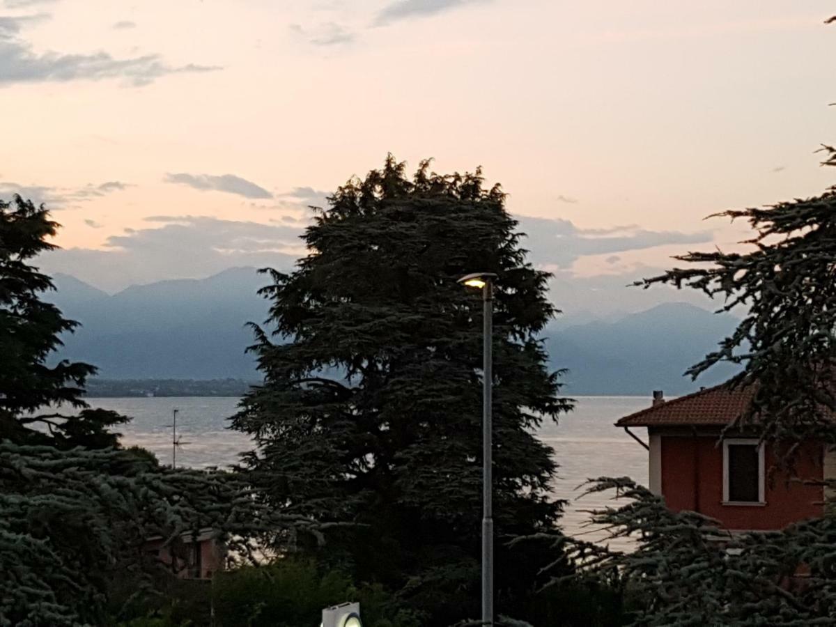 Апартаменти Casa Savoia Дезенцано-дель-Гарда Екстер'єр фото
